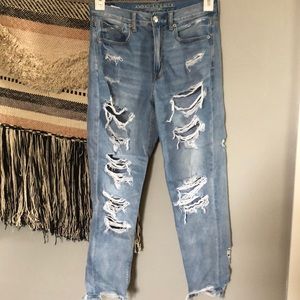 American Eagle distressed 90s jean 6 regular